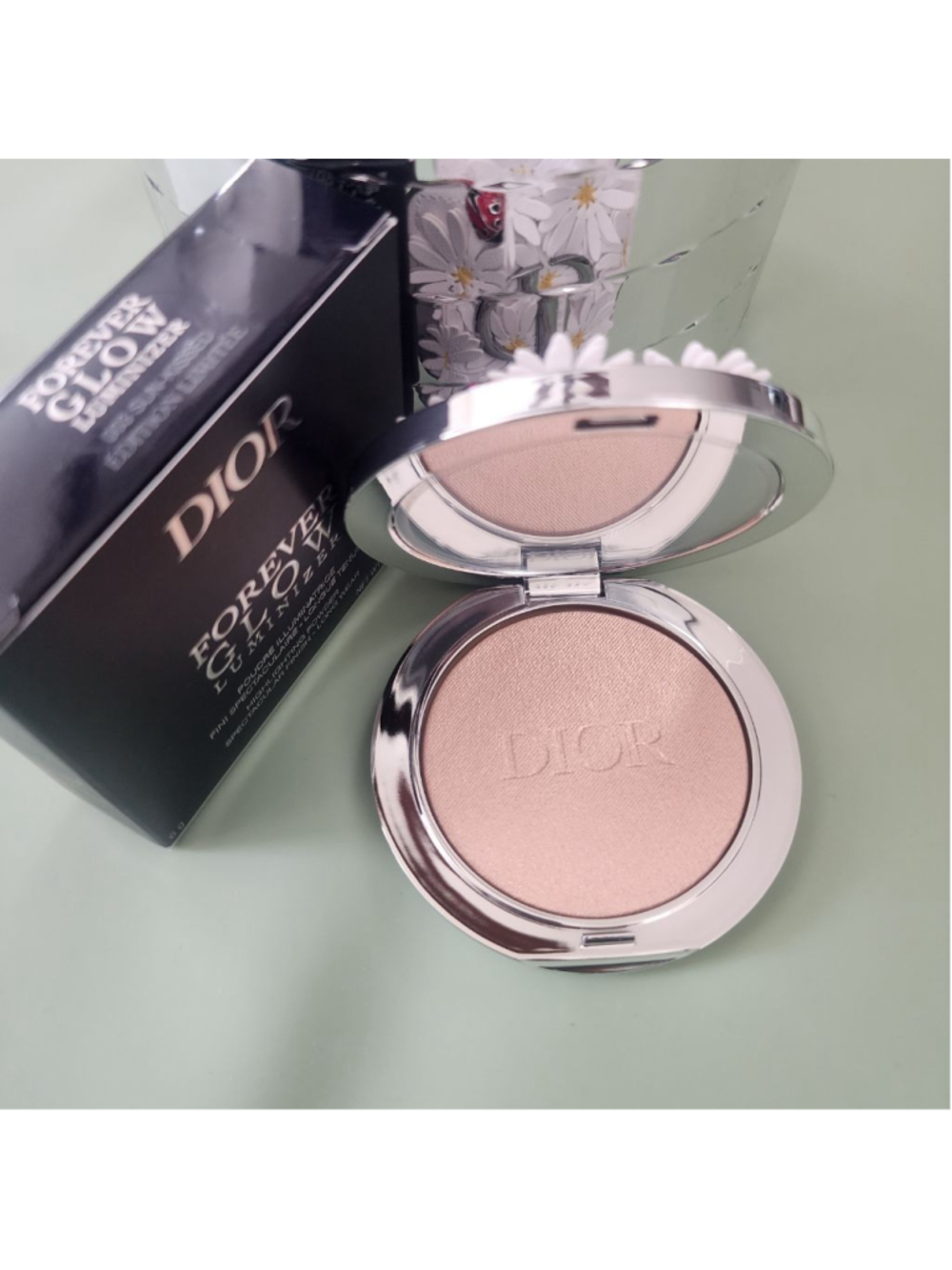 Dior Forever Glow Luminizer Highlighter - Ladybug palette